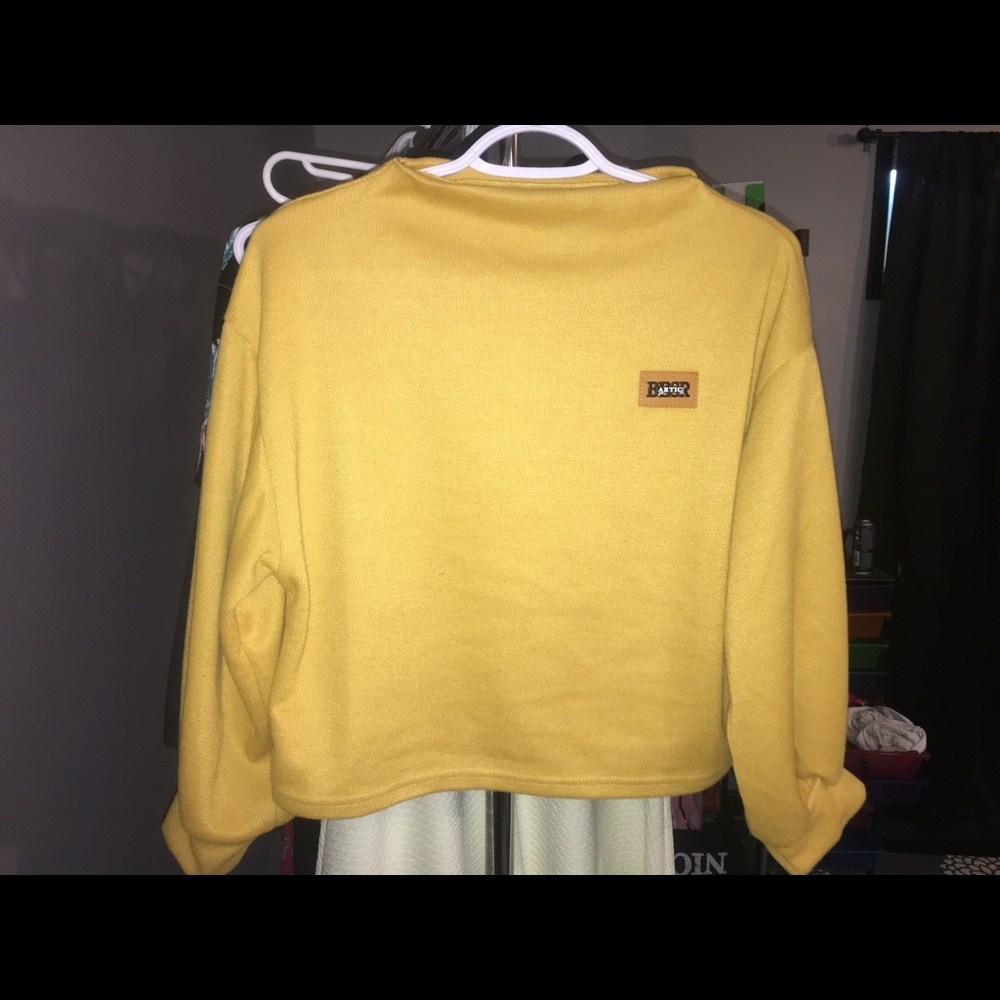 Yellow, cropped crew neck.